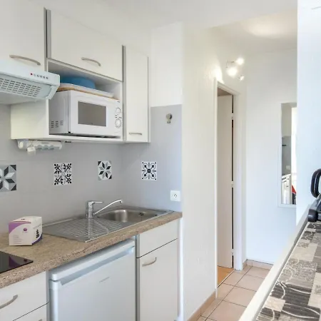 Climatise 2 Pers Proche Et Commerces Avec Balcon Et Wifi A Saint-raphael - Fr-1-466a-28
