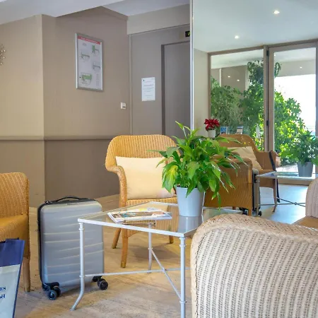 Apartment Climatise 2 Pers Proche Et Commerces Avec Balcon Et Wifi A Saint-raphael - Fr-1-466a-28 *