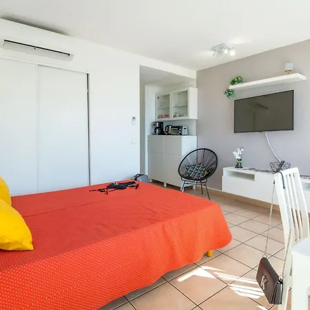 Climatise 2 Pers Proche Et Commerces Avec Balcon Et Wifi A Saint-raphael - Fr-1-466a-28 * Saint-Raphael (Var)