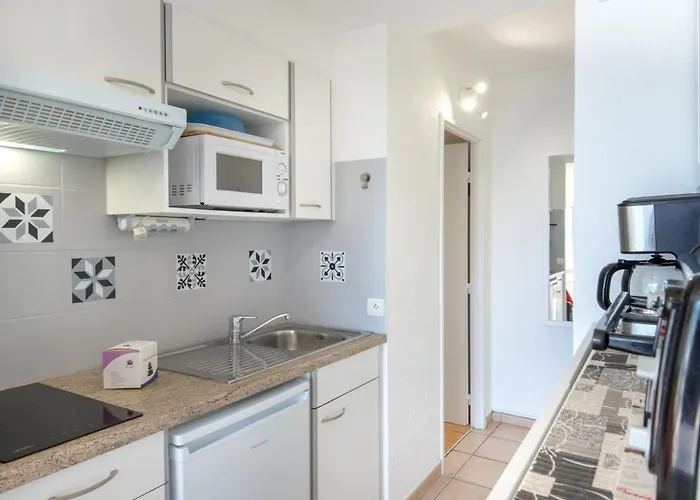 Climatise 2 Pers Proche Et Commerces Avec Balcon Et Wifi A Saint-raphael - Fr-1-466a-28