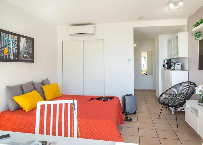 Apartment Climatise 2 Pers Proche Et Commerces Avec Balcon Et Wifi A Saint-raphael - Fr-1-466a-28 Saint-Raphaël