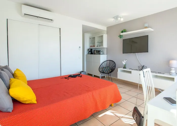 Climatise 2 Pers Proche Et Commerces Avec Balcon Et Wifi A Saint-raphael - Fr-1-466a-28 * Saint-Raphaël